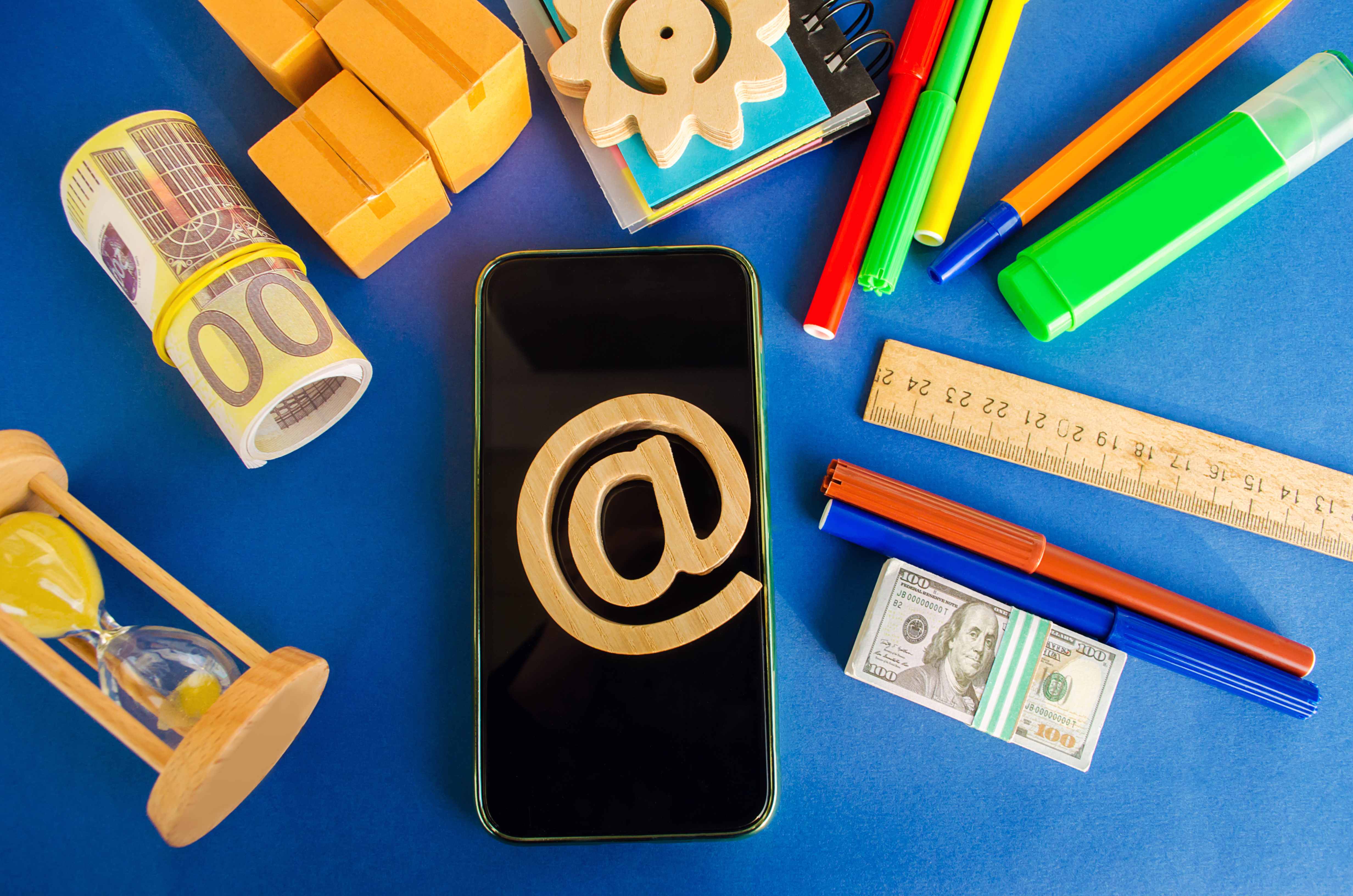 Использование базы контактов для привлечения подписчиков